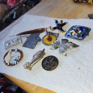 10 Brooches Mixed